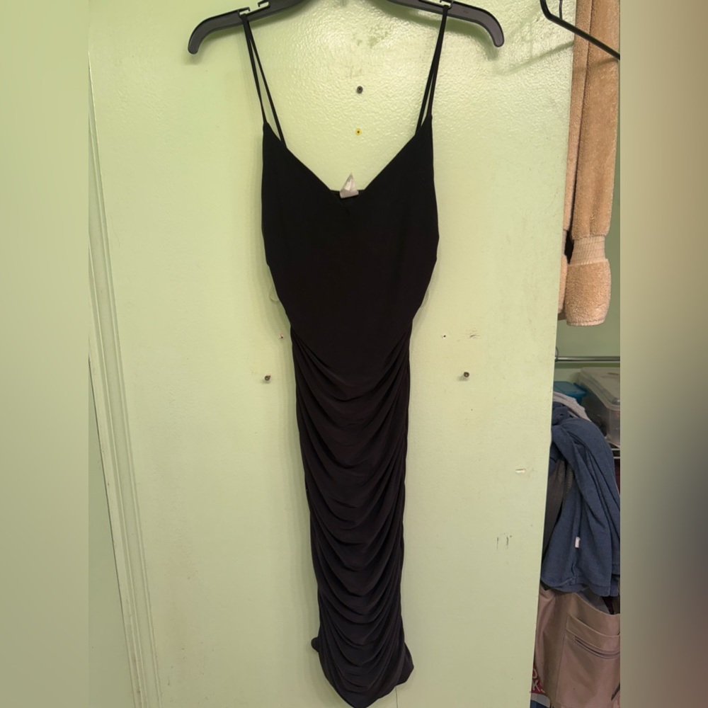 black bodycon dress